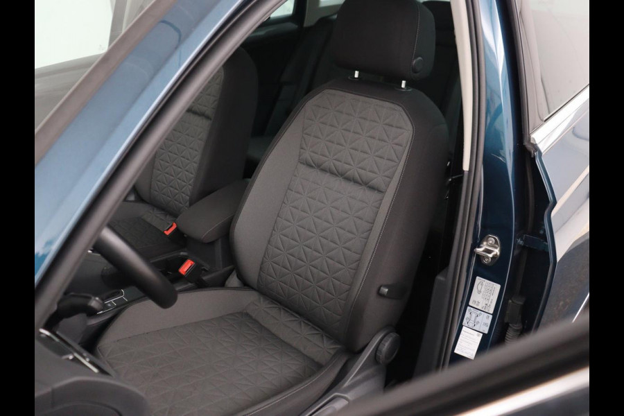 Volkswagen Tiguan 1.5 TSI Life Business | Panoramadak | Trekhaak | Camera | Virtual Cockpit | Park Assist | Adaptive cruise | Navigatie | Keyless | Full LED | Carplay |