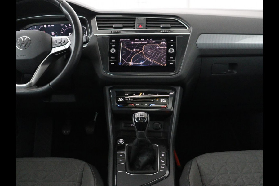 Volkswagen Tiguan 1.5 TSI Life Business | Panoramadak | Trekhaak | Camera | Virtual Cockpit | Park Assist | Adaptive cruise | Navigatie | Keyless | Full LED | Carplay |
