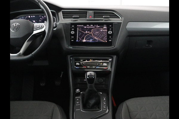 Volkswagen Tiguan 1.5 TSI Life Business | Panoramadak | Trekhaak | Camera | Virtual Cockpit | Park Assist | Adaptive cruise | Navigatie | Keyless | Full LED | Carplay |