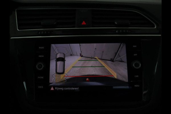 Volkswagen Tiguan 1.5 TSI Life Business | Panoramadak | Trekhaak | Camera | Virtual Cockpit | Park Assist | Adaptive cruise | Navigatie | Keyless | Full LED | Carplay |