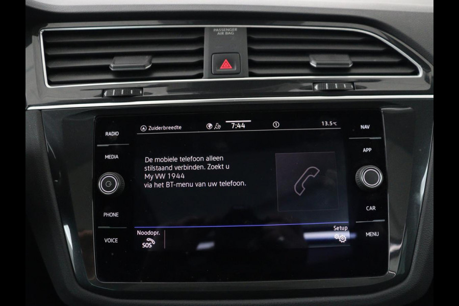 Volkswagen Tiguan 1.5 TSI Life Business | Panoramadak | Trekhaak | Camera | Virtual Cockpit | Park Assist | Adaptive cruise | Navigatie | Keyless | Full LED | Carplay |