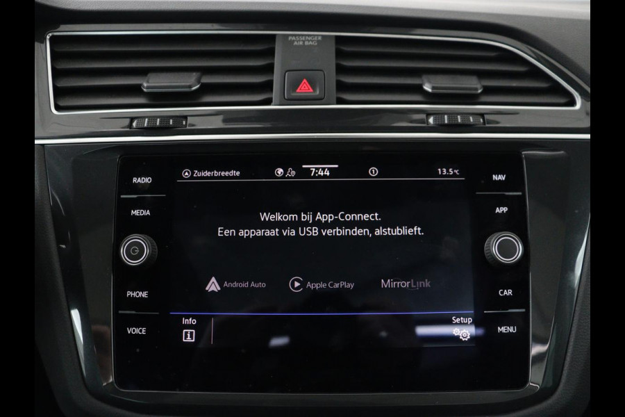 Volkswagen Tiguan 1.5 TSI Life Business | Panoramadak | Trekhaak | Camera | Virtual Cockpit | Park Assist | Adaptive cruise | Navigatie | Keyless | Full LED | Carplay |