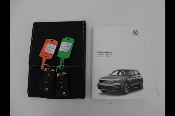 Volkswagen Tiguan 1.5 TSI Life Business | Panoramadak | Trekhaak | Camera | Virtual Cockpit | Park Assist | Adaptive cruise | Navigatie | Keyless | Full LED | Carplay |