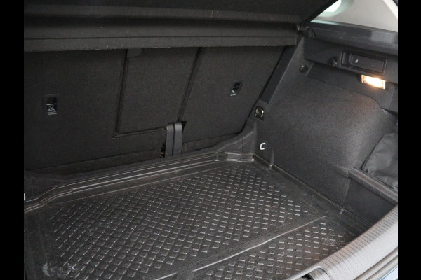 Volkswagen Tiguan 1.5 TSI Life Business | Panoramadak | Trekhaak | Camera | Virtual Cockpit | Park Assist | Adaptive cruise | Navigatie | Keyless | Full LED | Carplay |