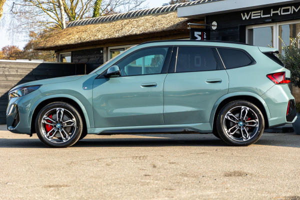 BMW iX1 XDrive30 Launch Edition 67 kWh SOH 97.5 I M-Sport - H&K I HUD I Driving assistant Pro