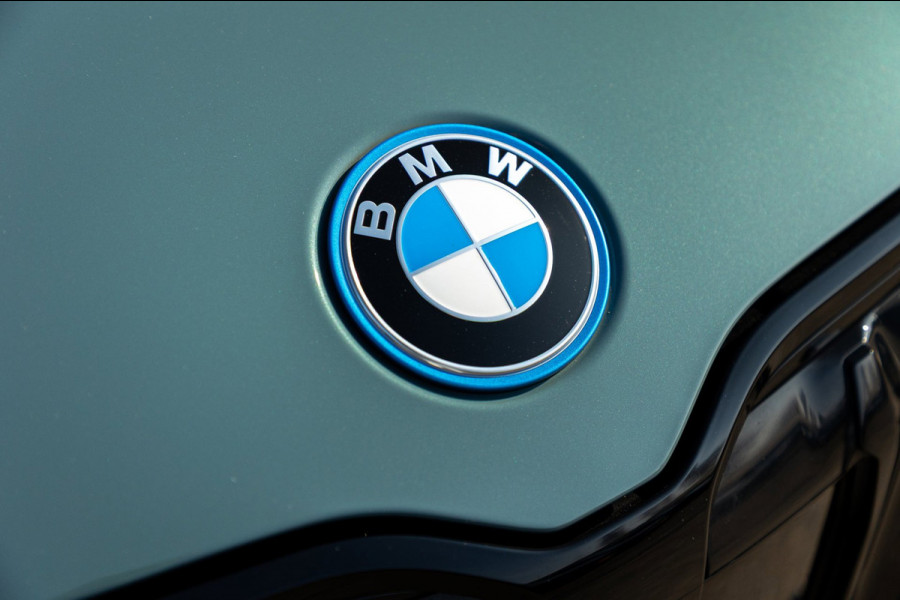 BMW iX1 XDrive30 Launch Edition 67 kWh SOH 97.5 I M-Sport - H&K I HUD I Driving assistant Pro