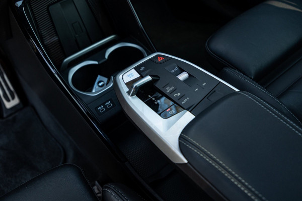 BMW iX1 XDrive30 Launch Edition 67 kWh SOH 97.5 I M-Sport - H&K I HUD I Driving assistant Pro