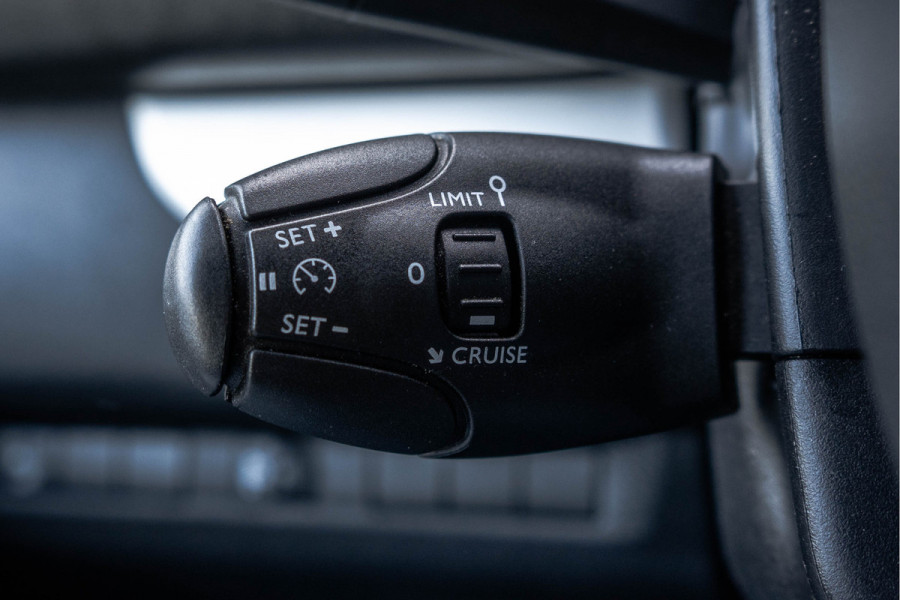 Opel Vivaro 2.0 L3H1 | 5-Zits | Camera | Cruise | Airco | Trekhaak | Stoelhoezen!