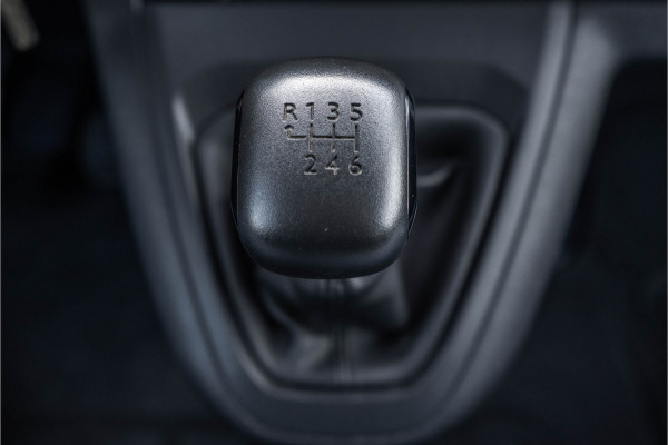 Opel Vivaro 2.0 L3H1 | 5-Zits | Camera | Cruise | Airco | Trekhaak | Stoelhoezen!