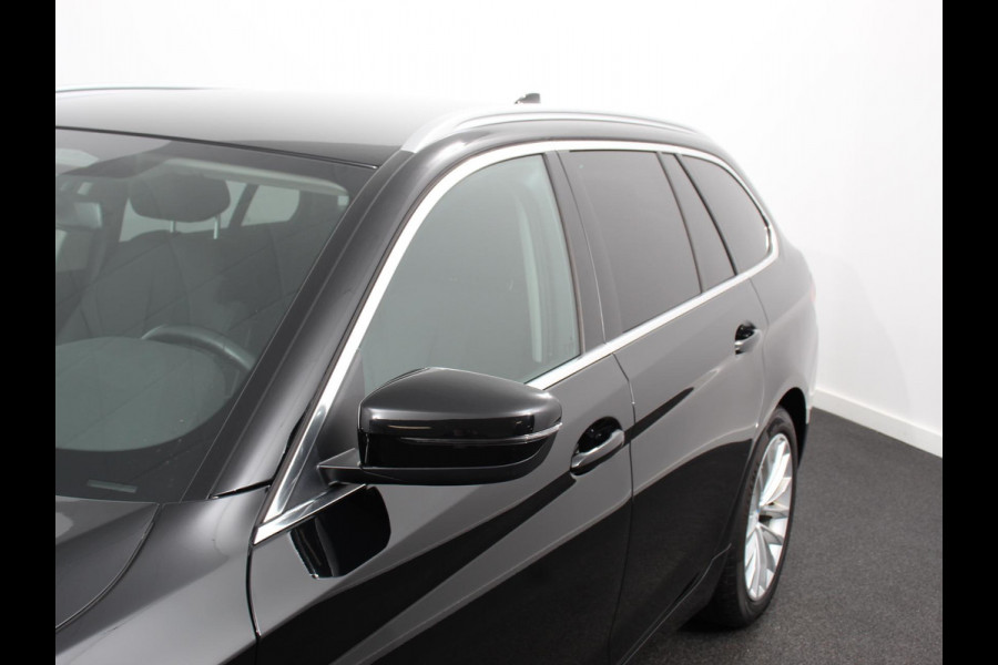 BMW 5 Serie Touring 530e Business PHEV AUTOMAAT | Adaptive cruise control | LED | Leder | Navigatie | Stoelverwarming | Achteruitrijcamera | Sfeerverlichting | Lane assist | Climate control | Apple Carplay/ Android Auto