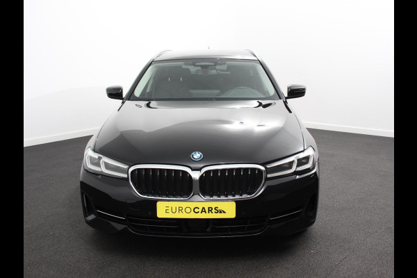 BMW 5 Serie Touring 530e Business PHEV AUTOMAAT | Adaptive cruise control | LED | Leder | Navigatie | Stoelverwarming | Achteruitrijcamera | Sfeerverlichting | Lane assist | Climate control | Apple Carplay/ Android Auto
