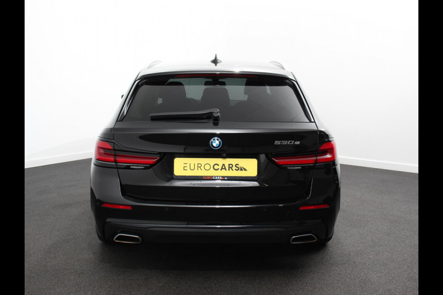 BMW 5 Serie Touring 530e Business PHEV AUTOMAAT | Adaptive cruise control | LED | Leder | Navigatie | Stoelverwarming | Achteruitrijcamera | Sfeerverlichting | Lane assist | Climate control | Apple Carplay/ Android Auto