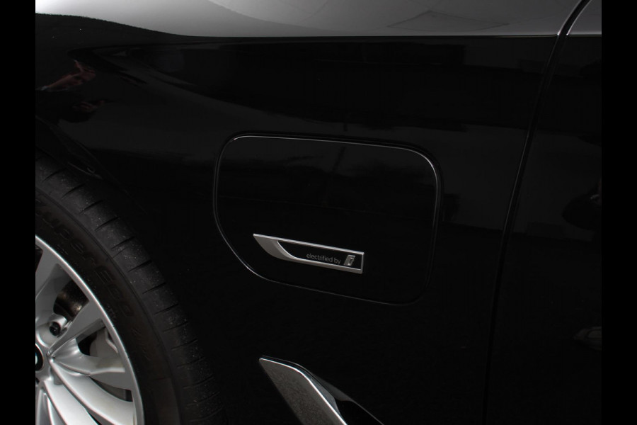 BMW 5 Serie Touring 530e Business PHEV AUTOMAAT | Adaptive cruise control | LED | Leder | Navigatie | Stoelverwarming | Achteruitrijcamera | Sfeerverlichting | Lane assist | Climate control | Apple Carplay/ Android Auto