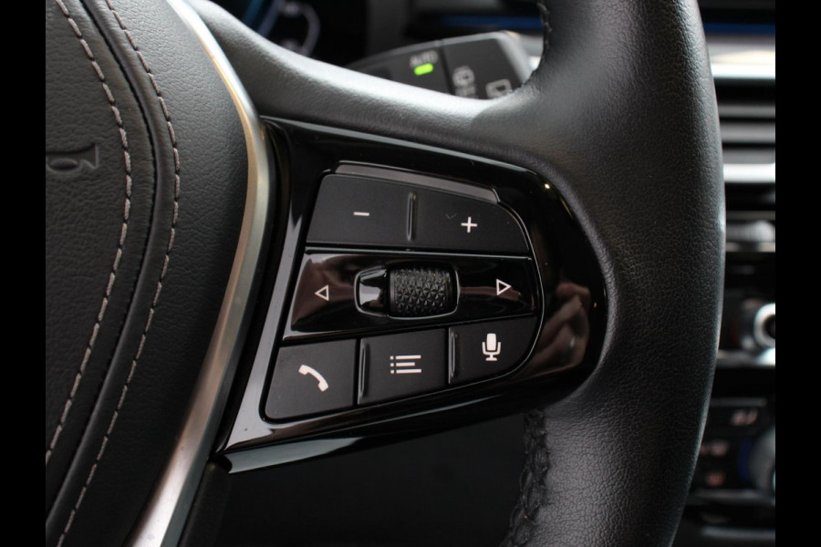 BMW 5 Serie Touring 530e Business PHEV AUTOMAAT | Adaptive cruise control | LED | Leder | Navigatie | Stoelverwarming | Achteruitrijcamera | Sfeerverlichting | Lane assist | Climate control | Apple Carplay/ Android Auto