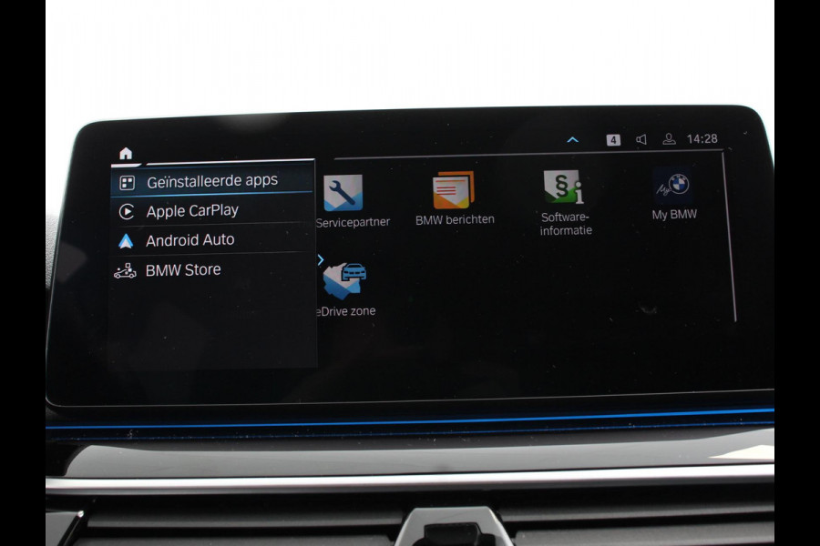 BMW 5 Serie Touring 530e Business PHEV AUTOMAAT | Adaptive cruise control | LED | Leder | Navigatie | Stoelverwarming | Achteruitrijcamera | Sfeerverlichting | Lane assist | Climate control | Apple Carplay/ Android Auto