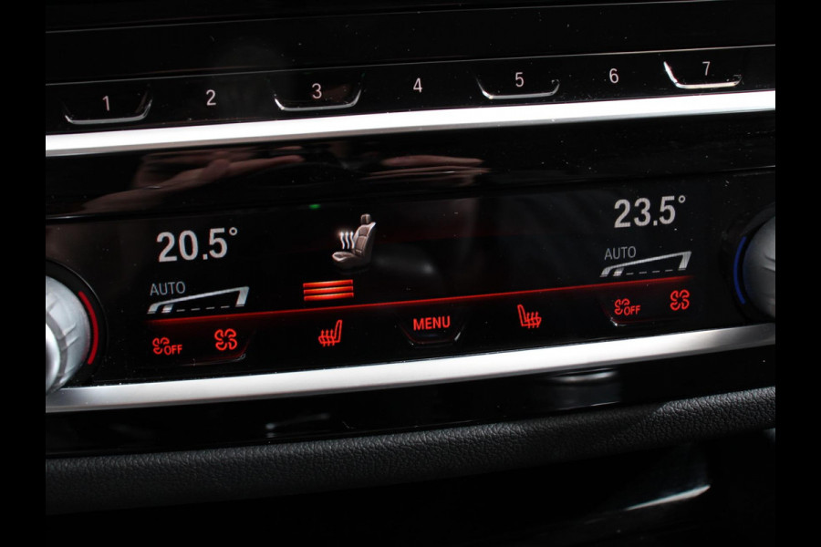 BMW 5 Serie Touring 530e Business PHEV AUTOMAAT | Adaptive cruise control | LED | Leder | Navigatie | Stoelverwarming | Achteruitrijcamera | Sfeerverlichting | Lane assist | Climate control | Apple Carplay/ Android Auto