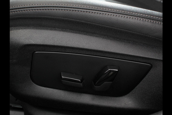 BMW 5 Serie Touring 530e Business PHEV AUTOMAAT | Adaptive cruise control | LED | Leder | Navigatie | Stoelverwarming | Achteruitrijcamera | Sfeerverlichting | Lane assist | Climate control | Apple Carplay/ Android Auto