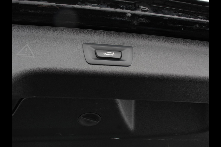 BMW 5 Serie Touring 530e Business PHEV AUTOMAAT | Adaptive cruise control | LED | Leder | Navigatie | Stoelverwarming | Achteruitrijcamera | Sfeerverlichting | Lane assist | Climate control | Apple Carplay/ Android Auto