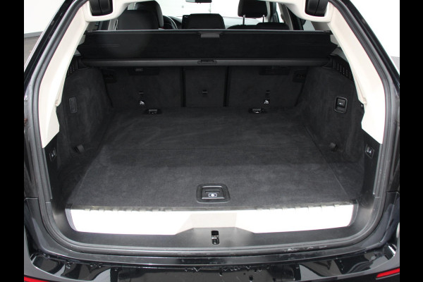 BMW 5 Serie Touring 530e Business PHEV AUTOMAAT | Adaptive cruise control | LED | Leder | Navigatie | Stoelverwarming | Achteruitrijcamera | Sfeerverlichting | Lane assist | Climate control | Apple Carplay/ Android Auto