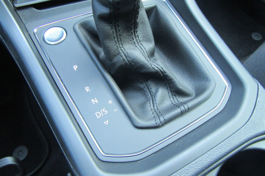 Volkswagen Touran 1.5 TSI Highline Business Automaat, Navi, Camera, El. Trekhaak