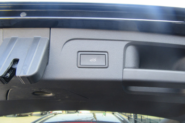 Volkswagen Touran 1.5 TSI Highline Business Automaat, Navi, Camera, El. Trekhaak