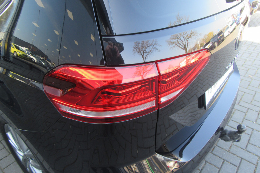 Volkswagen Touran 1.5 TSI Highline Business Automaat, Navi, Camera, El. Trekhaak