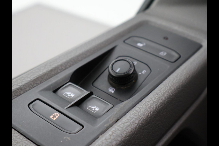 Volkswagen Transporter T6.1 2.0 TDI DUBBEL CABINE L2H1 + COMFORTSTOELEN | TREKHAAK | APPLE CARPLAY | CRUISE CONTROL