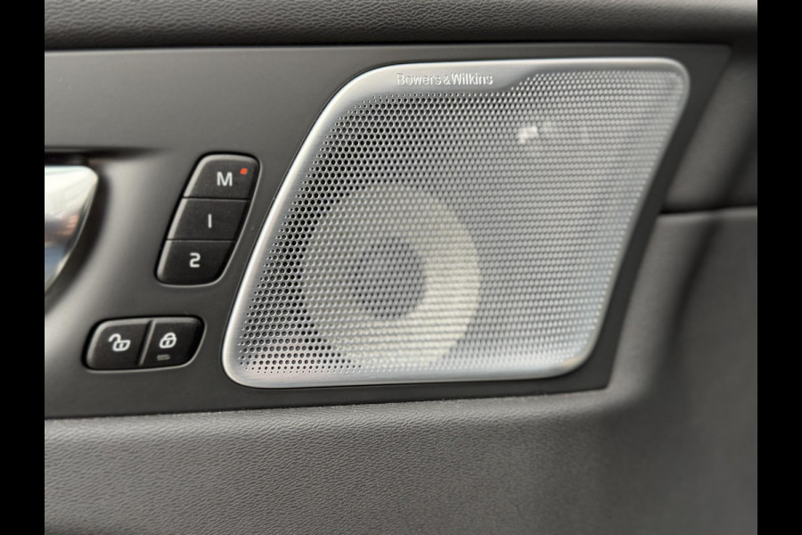 Volvo XC60 2.0 T8 Plug-in hybrid AWD R-Design |Facelift|Pano|Bowers & Wilkins|Stoel Ventilatie|Pilot Assist|Trekhaak