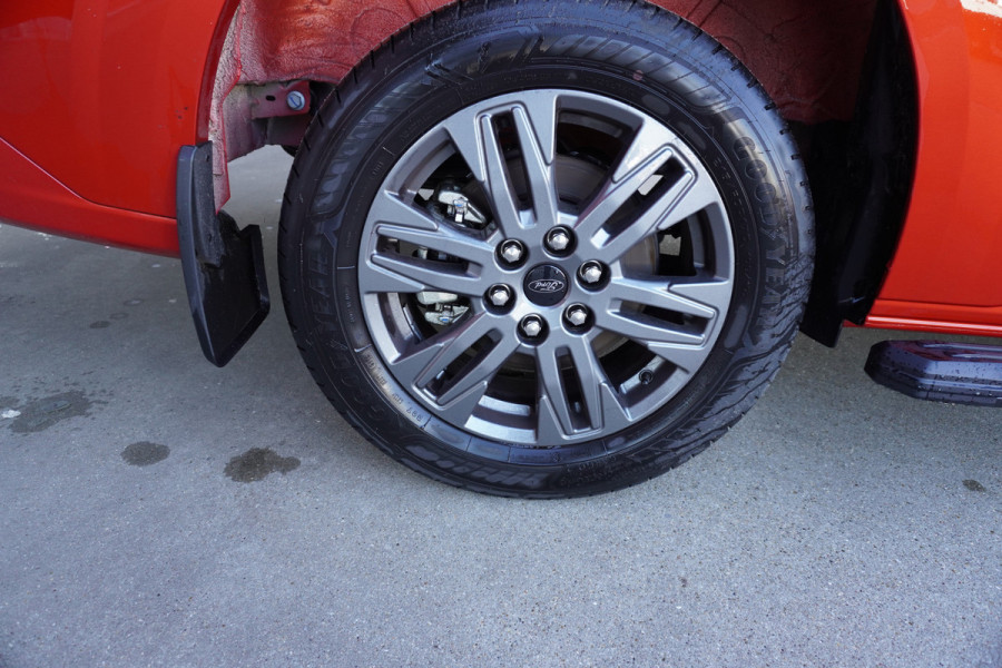 Ford Transit Custom 320L 2.0 TDCI 136pk L2H1 Limited Nr. V153 | Airco | Adap.cruise | Navi | Glaslookpanelen | Spoilers