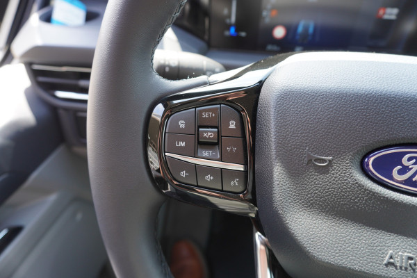 Ford Transit Custom 320L 2.0 TDCI 136pk L2H1 Limited Nr. V153 | Airco | Adap.cruise | Navi | Glaslookpanelen | Spoilers