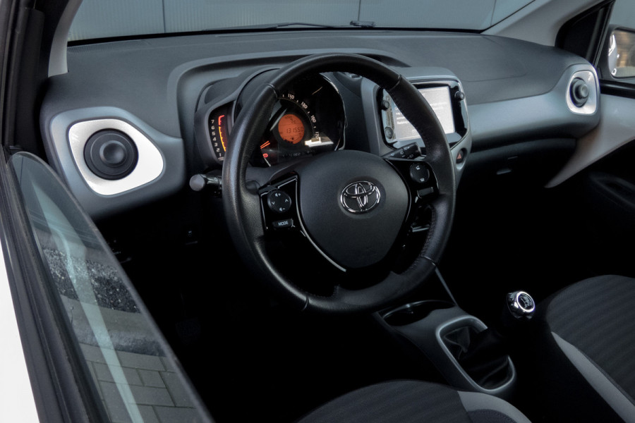 Toyota Aygo 1.0 VVT-i x-play | CAMERA | APPLE CARPLAY / ANDROID AUTO | ELEKTRISCHE RAMEN