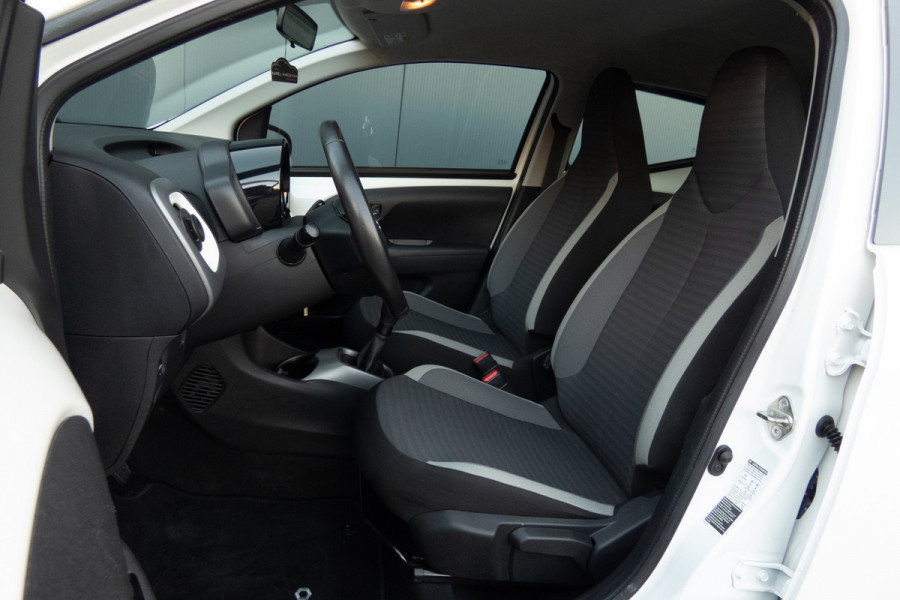 Toyota Aygo 1.0 VVT-i x-play | CAMERA | APPLE CARPLAY / ANDROID AUTO | ELEKTRISCHE RAMEN