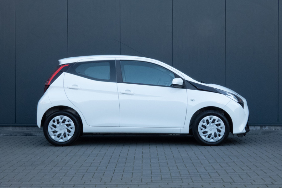 Toyota Aygo 1.0 VVT-i x-play | CAMERA | APPLE CARPLAY / ANDROID AUTO | ELEKTRISCHE RAMEN