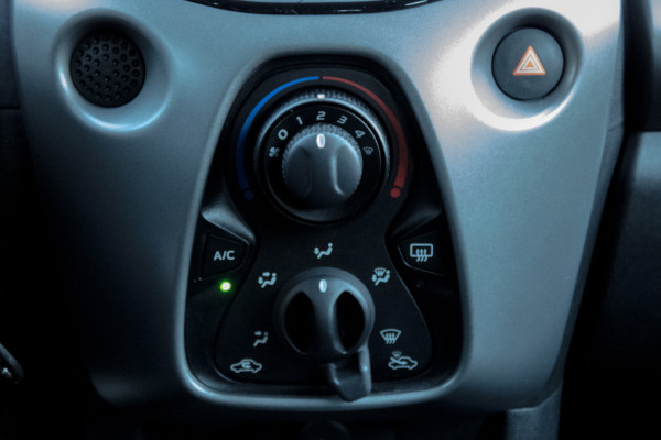 Toyota Aygo 1.0 VVT-i x-play | CAMERA | APPLE CARPLAY / ANDROID AUTO | ELEKTRISCHE RAMEN