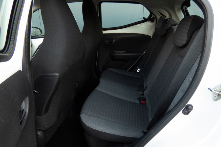 Toyota Aygo 1.0 VVT-i x-play | CAMERA | APPLE CARPLAY / ANDROID AUTO | ELEKTRISCHE RAMEN