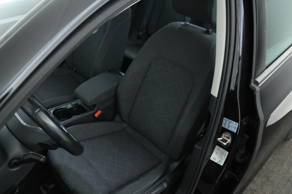 Volkswagen Golf 2.0 TDI Life Business Automaat, Navigatie,