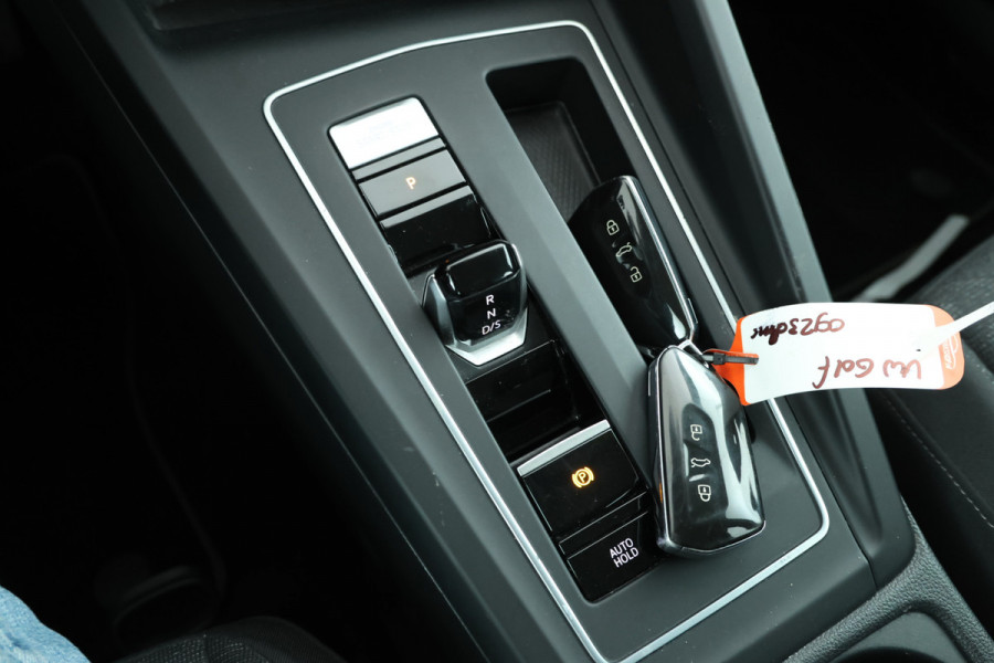 Volkswagen Golf 2.0 TDI Life Business Automaat, Navigatie,