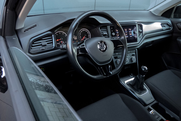 Volkswagen T-Roc 1.0 TSI | PARKEERSENSOREN | APPLE CARPLAY / ANDROID AUTO | NAVIGATIE