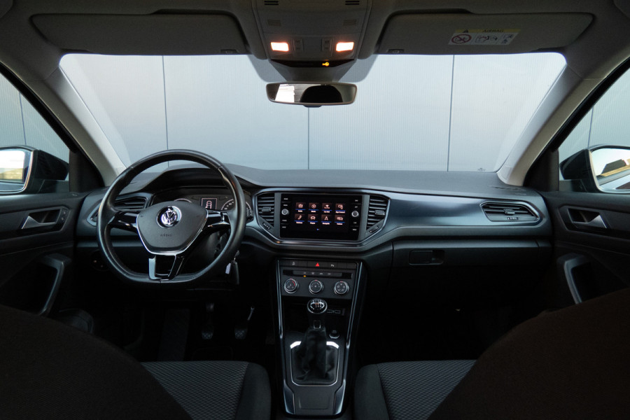 Volkswagen T-Roc 1.0 TSI | PARKEERSENSOREN | APPLE CARPLAY / ANDROID AUTO | NAVIGATIE
