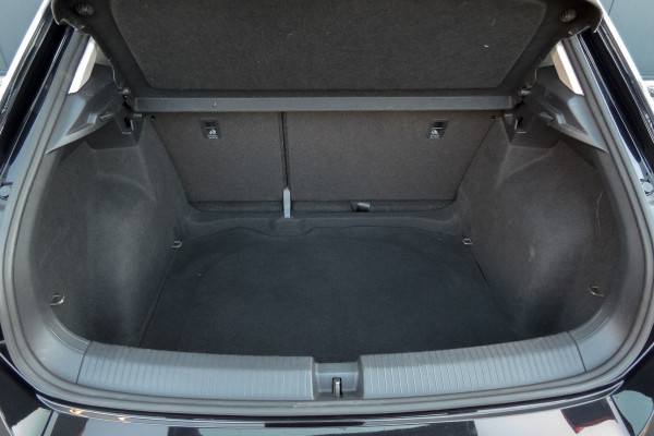 Volkswagen T-Roc 1.0 TSI | PARKEERSENSOREN | APPLE CARPLAY / ANDROID AUTO | NAVIGATIE