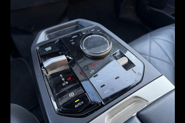 BMW iX xDrive50 High Executive 112 kWh SOH 92% | Sky Lounge | 360* Camera | Massage | Stoelventilatie/Verwarming | Elektrische Trekhaak |