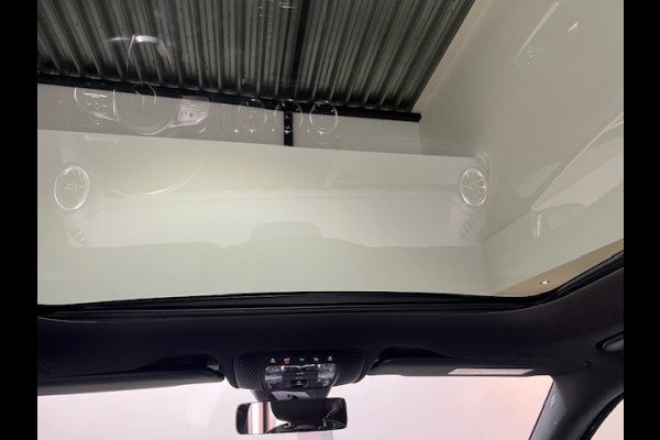 Mercedes-Benz EQA 250 AMG Line 67 kWh | Panorama schuif/kanteldak | Stoelverwarming | Camera 360 | Nachtpakket | Actieve Parkeerhulp