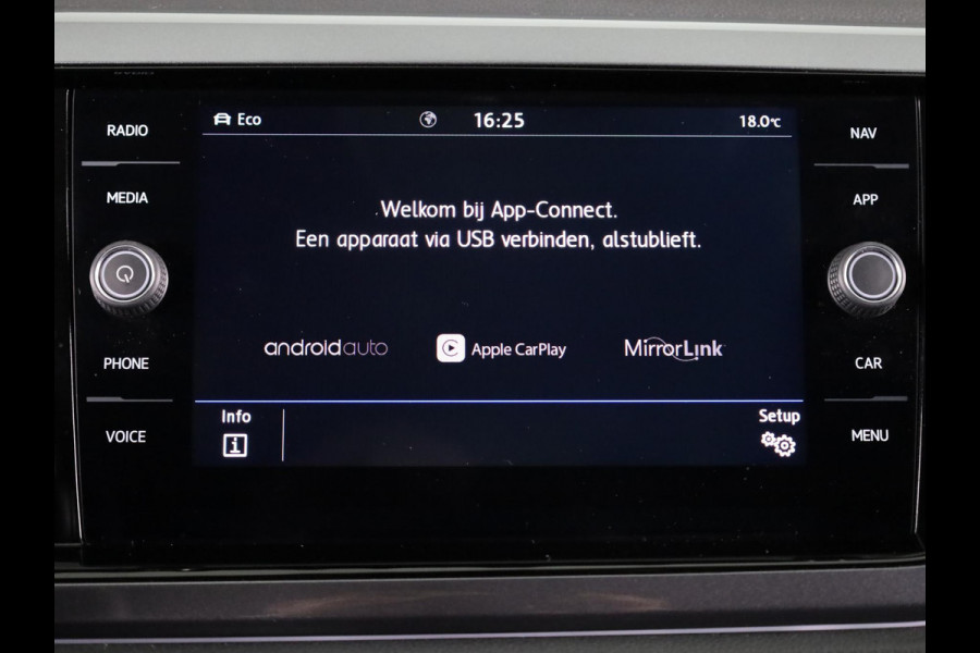 Volkswagen Polo 1.0 TSI Highline 95 PK | Navigatie | Parkeersensoren | Extra getint glas | ECC airco