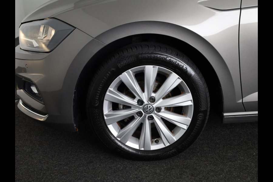 Volkswagen Polo 1.0 TSI Highline 95 PK | Navigatie | Parkeersensoren | Extra getint glas | ECC airco