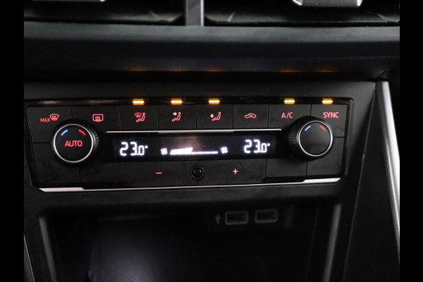 Volkswagen Polo 1.0 TSI Highline 95 PK | Navigatie | Parkeersensoren | Extra getint glas | ECC airco