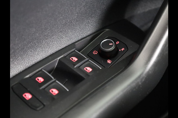 Volkswagen Polo 1.0 TSI Highline 95 PK | Navigatie | Parkeersensoren | Extra getint glas | ECC airco