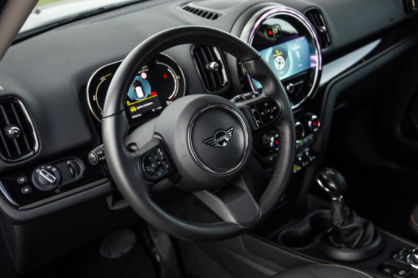 MINI Countryman 1.5 Cooper S E ALL4 Essential CAMERA / NAVI / CARPLAY / AIRCO / ZWART / STOELVERWARMING