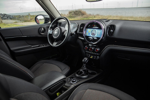 MINI Countryman 1.5 Cooper S E ALL4 Essential CAMERA / NAVI / CARPLAY / AIRCO / ZWART / STOELVERWARMING
