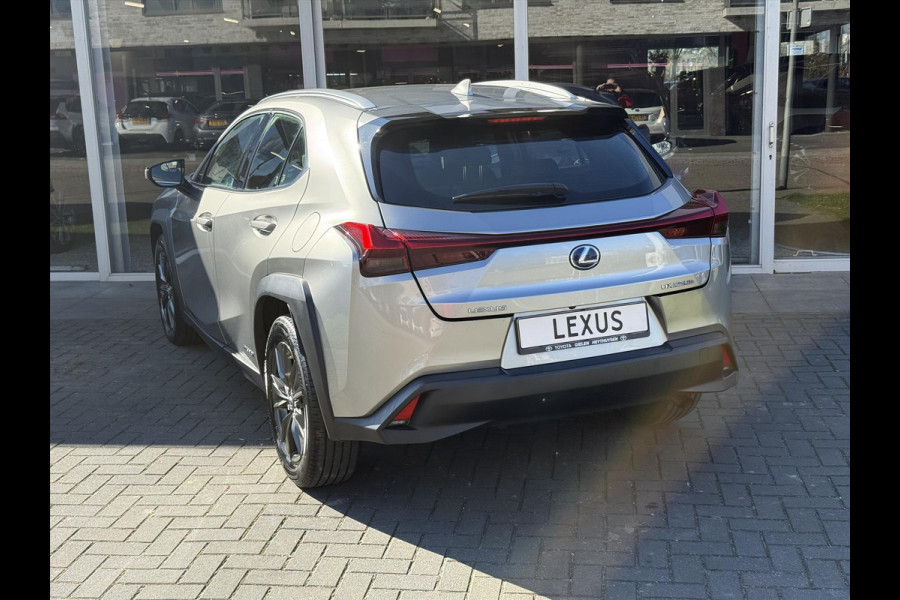 Lexus UX 250h 184pk Luxury Line | Stoel + Stuurverwarming, Parkeersensoren, Keyless, DAB, Adaptive cruise control