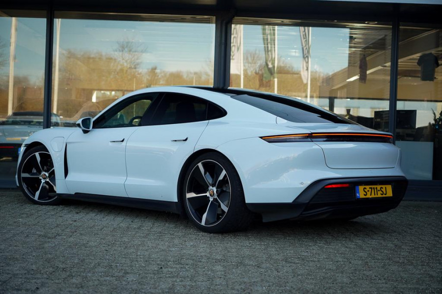 Porsche Taycan Performance 84 kWh / Pano / Warmtepomp / Bose / Luchtvering / 21''